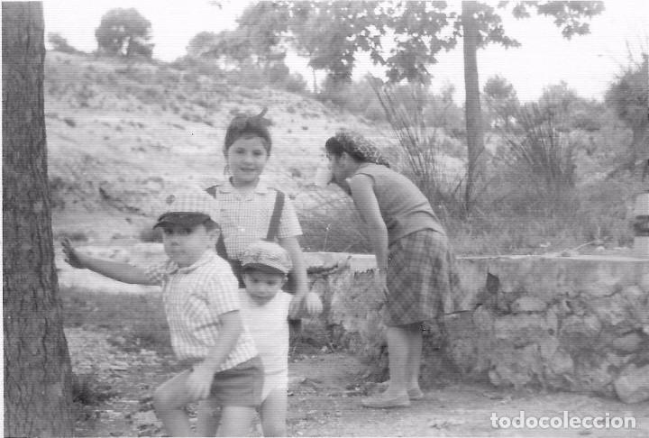 Fotografia antica: == F123 - FOTOGRAFIA - SE&Ntilde;ORA CON TRES NI&Ntilde;ITOS