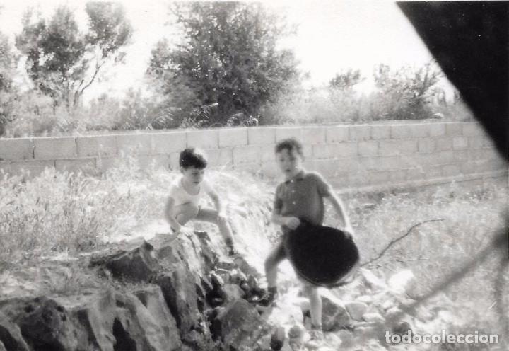 Fotografia antica: == E266 - FOTOGRAFIA - DOS NI&Ntilde;OS EN EL CAMPO