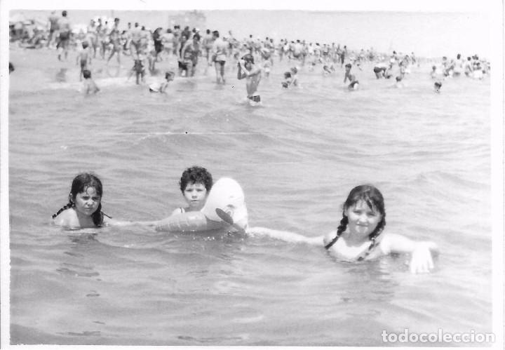 Fotografia antica: *** D211 - FOTOGRAFIA - TRES NI&Ntilde;OS TOMANDO EL BA&Ntilde;O EN LA PLAYA