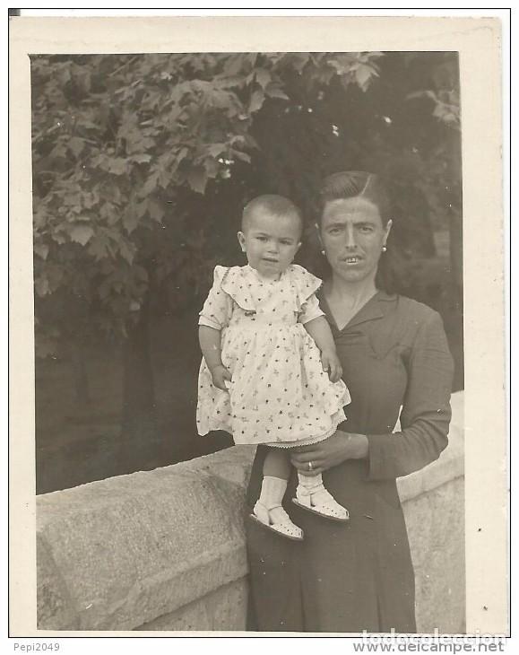 Fotografia antiga: ** C695 - FOTOGRAFIA - SE&Ntilde;ORA CON BONITA NI&Ntilde;ITA EN BRAZOS
