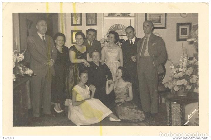 Fotografia antiga: == PG93 - FOTOGRAFIA - GRUPO DE ELEGANTES AMIGOS - 17,5 X 11,5 CM.