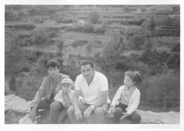 Fotografia antiga: == D89 - FOTOGRAFIA - SE&Ntilde;OR CON TRES JOVENCITOS