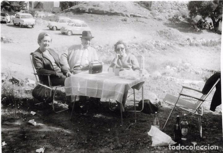 Antique Photography: == A455 - FOTOGRAFIA - AMIGOS COMIENDO EN EL CAMPO