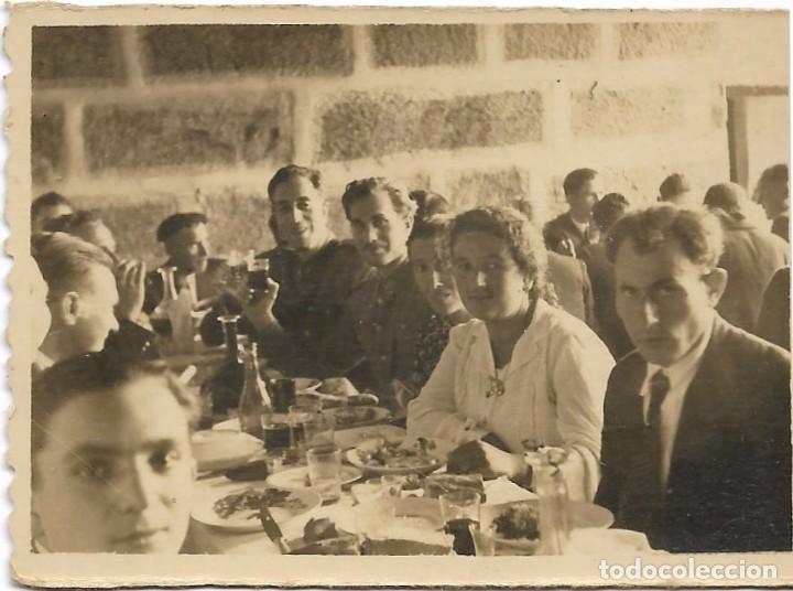 Antique Photography: == N90 - FOTOGRAFIA - AMIGOS EN UNA COMIDA