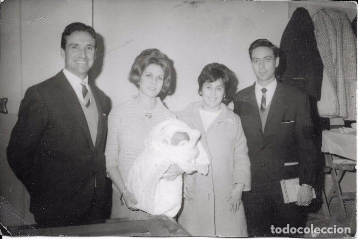 Fotograf&iacute;a antigua: ** LL198 - FOTOGRAFIA - DOS PAREJAS CON UN BEBE - 18 X 12 CM.