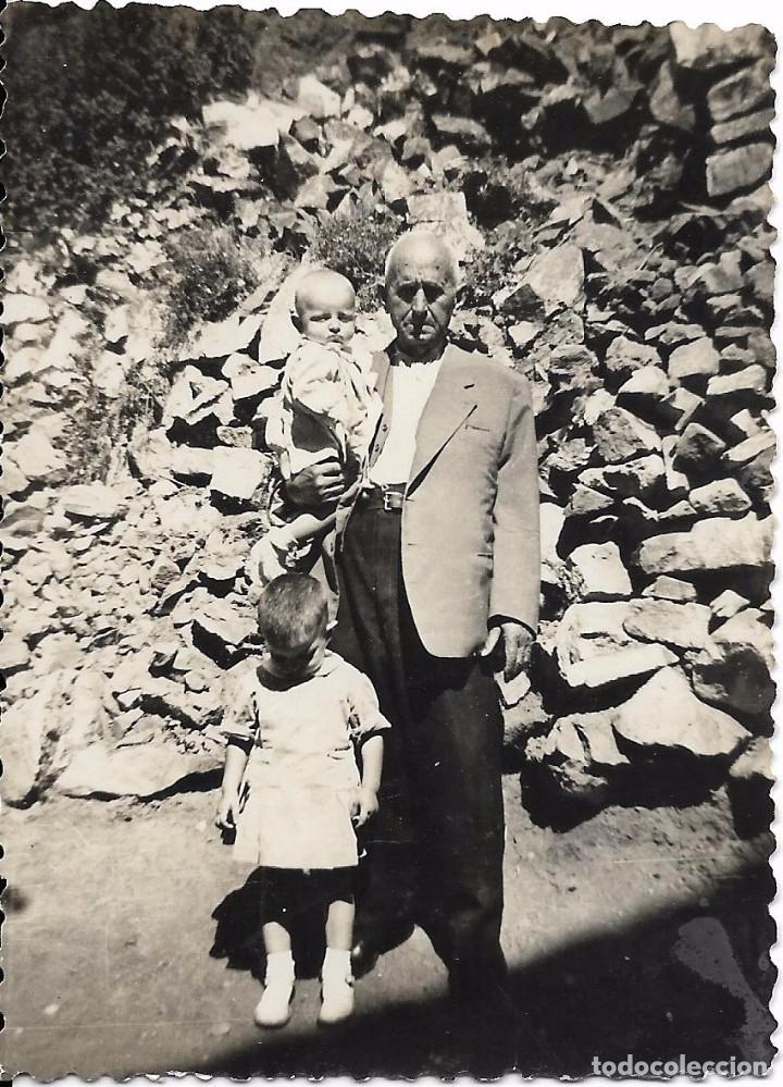 Fotografia antica: == 390 - FOTOGRAFIA - SE&Ntilde;OR CON DOS NI&Ntilde;ITOS
