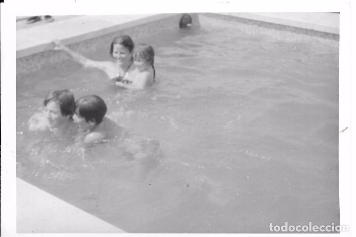 Fotografia antica: *** EE186 - FOTOGRAFIA - JOVENCITOS EN UNA PISCINA