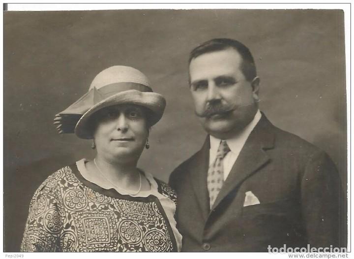 Fotografia antica: ** C687 - FOTOGRAFIA - ELEGANTE PAREJA - 9 X 6,5 CM.