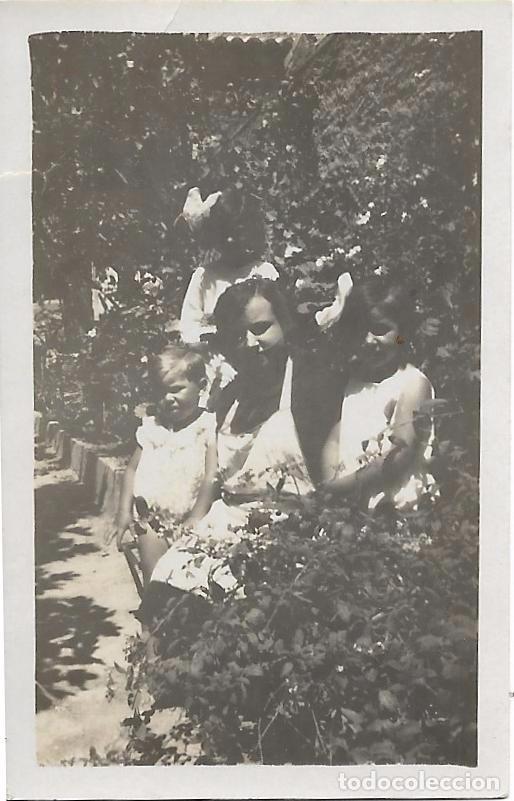 Fotografia antica: ** FA871 - FOTOGRAFIA PEQUE&Ntilde;O FORMATO - SE&Ntilde;ORA CON TRES NI&Ntilde;ITOS - 7 X 4,5 CM.