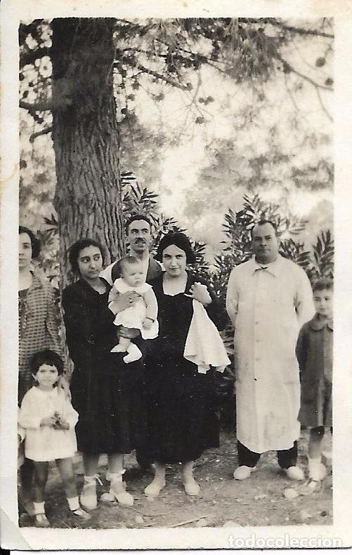 Fotografia antiga: ** FA885 - FOTOGRAFIA PEQUE&Ntilde;O FORMATO - GRUPO FAMILIAR - 6,5 X 4,5 CM.