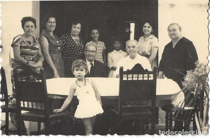 Fotografia antiga: == F136 - FOTOGRAFIA - GRUPO DE AMIGOS 1960