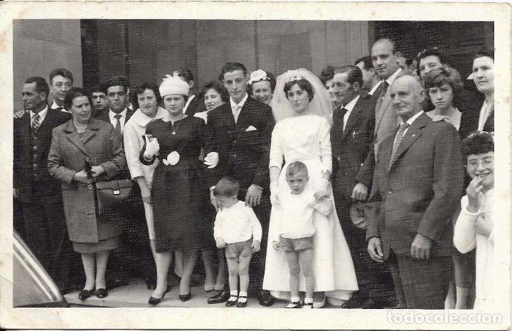 Fotografia antiga: == N821 - FOTOGRAFIA - PAREJA DE NOVIOS CON SUS INVITADOS