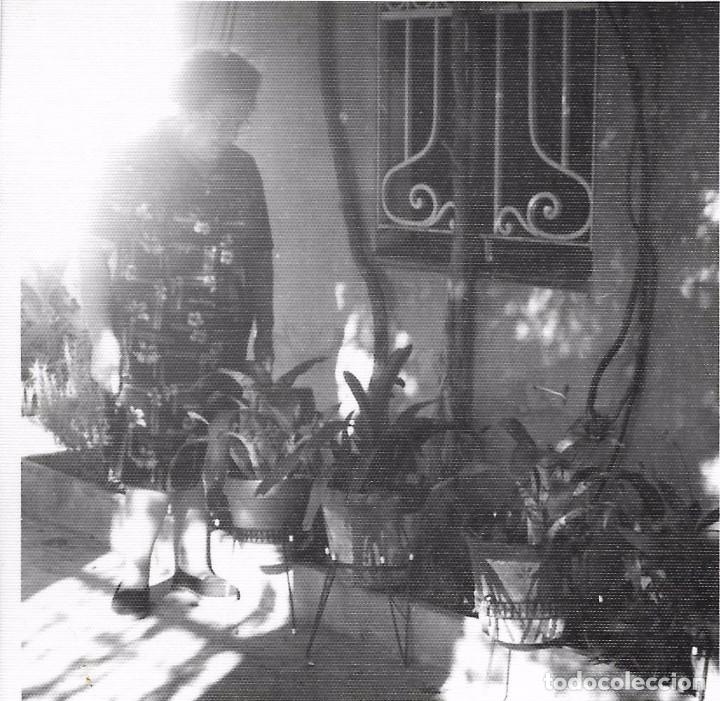 Fotografia antiga: ** F895 - FOTOGRAFIA - SE&Ntilde;ORA CON SUS PLANTAS