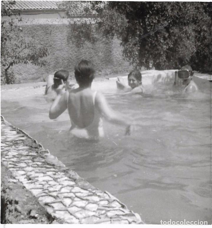 Fotografia antiga: ** BB696 - FOTOGRAFIA - JOVENES EN UNA PISCINA