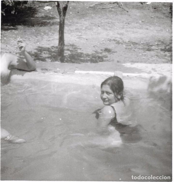 Fotografia antiga: ** BB698 - FOTOGRAFIA - JOVEN TOMANDO EL BA&Ntilde;O
