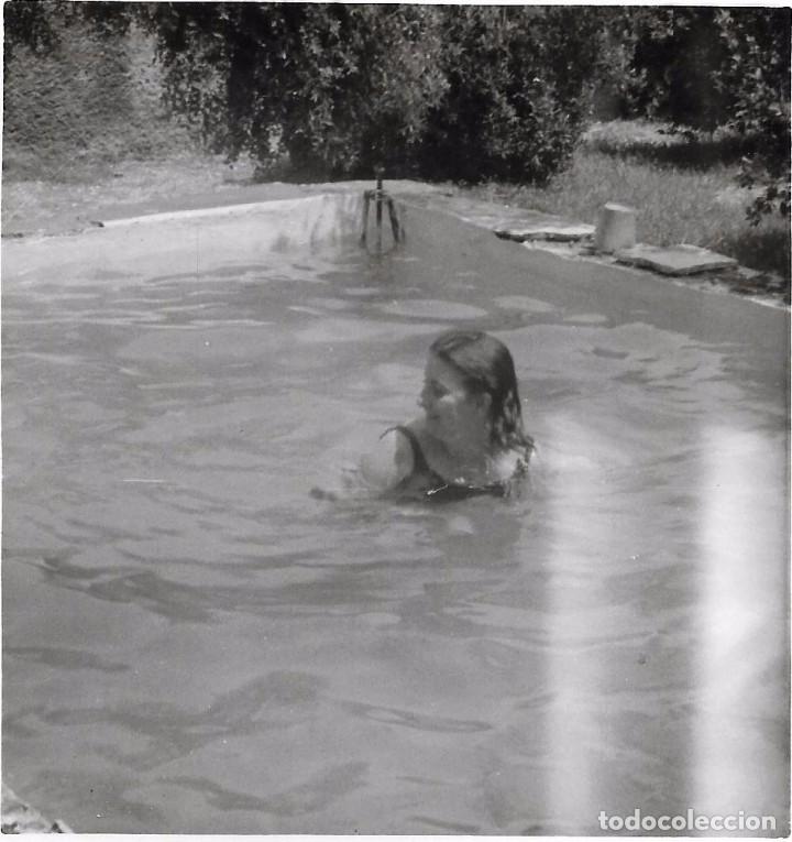 Fotografia antiga: ** BB699 - FOTOGRAFIA - JOVEN TOMANDO EL BA&Ntilde;O