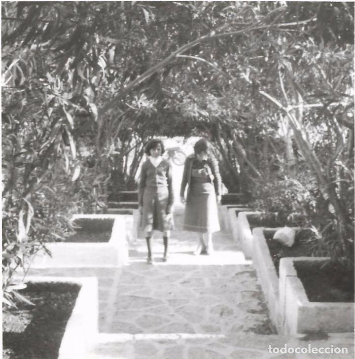 Fotografia antiga: ** BB527 - FOTOGRAFIA - DOS AMIGAS DE PASEO