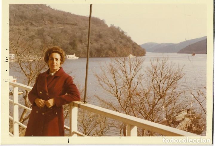 Fotografia antiga: *** QW681 - FOTOGRAFIA - SE&Ntilde;ORA EN UN BONITO PAISAJE