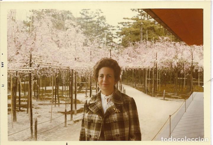 Alte Fotografie: *** QW605 - FOTOGRAFIA - SE&Ntilde;ORA EN UN BONITO PAISAJE