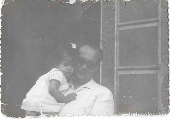 Fotografia antiga: == A473 - FOTOGRAFIA - SE&Ntilde;OR CON NI&Ntilde;ITA EN BRAZOS