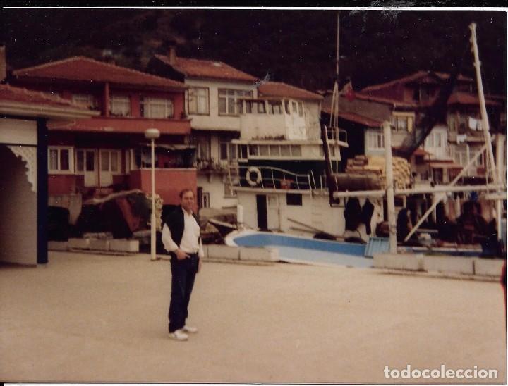 Fotografia antiga: ** XA1434 - FOTOGRAFIA - SE&Ntilde;OR JUNTO A UNAS BARCAS