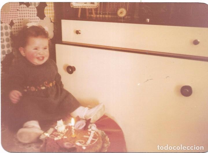 Fotografia antiga: *** QA65 - FOTOGRAFIA - NI&Ntilde;ITA CON SU PASTEL DE CUMPLEA&Ntilde;OS