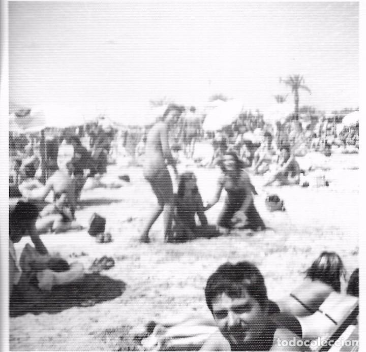 Fotografia antiga: == AF118 - FOTOGRAFIA - JOVENES EN LA PLAYA