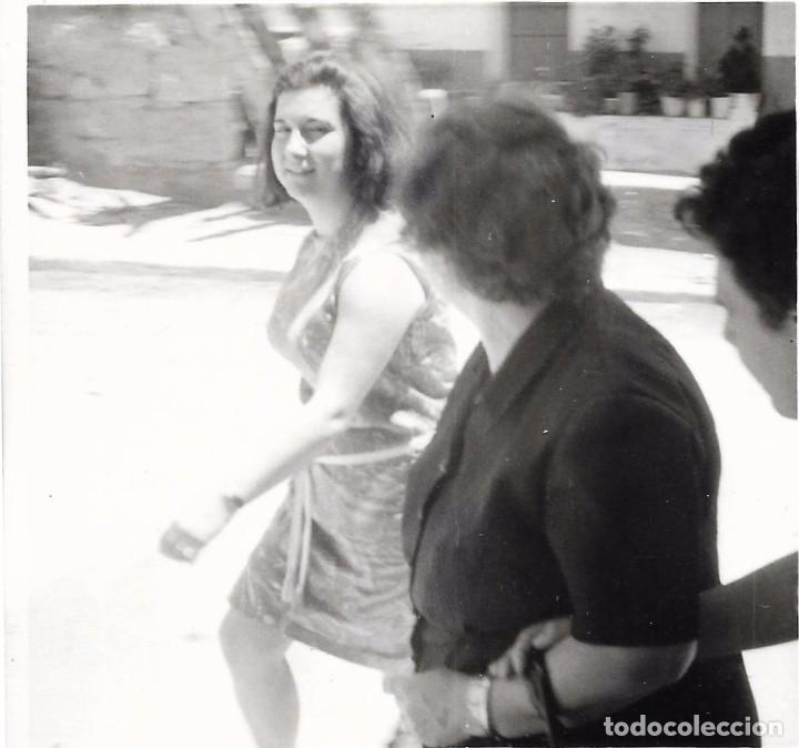 Fotografia antica: ** AM37 - FOTOGRAFIA - SE&Ntilde;ORA Y JOVEN DE PASEO
