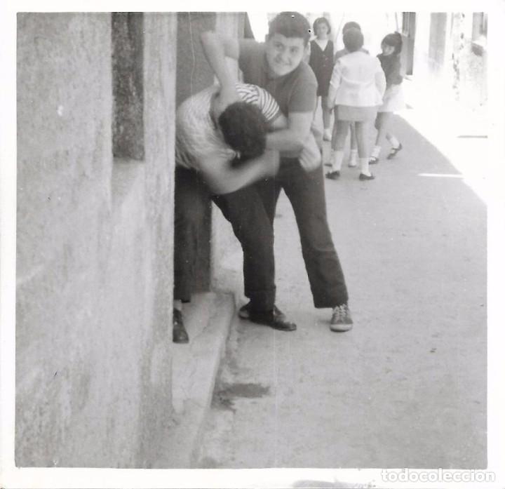 Fotografia antica: ** AM58 - FOTOGRAFIA - DOS AMIGOS JUGANDO