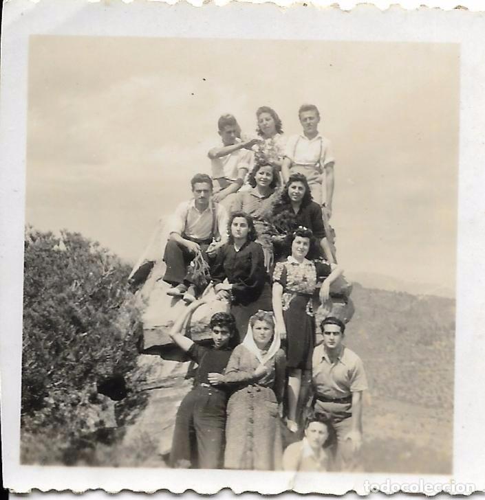 Fotografia antica: == D389 - FOTOGRAFIA - GRUPO DE AMIGOS - 6 X 6 CM.