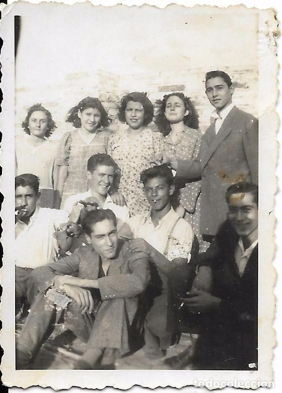Fotografia antica: ** FA505 - FOTOGRAFIA PEQUE&Ntilde;O FORMATO - GRUPO DE AMIGOS - 6,5 X 4,5 CM.