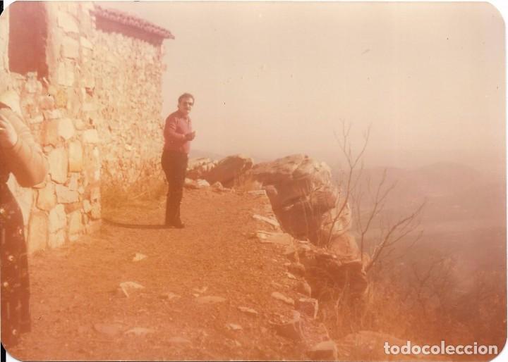 Fotograf&iacute;a antigua: ^^^ AM121 - POSTAL - SE&Ntilde;OR EN BONITO PAISAJE