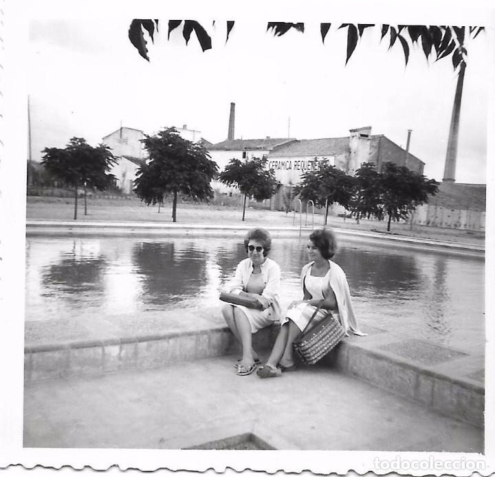 Fotograf&iacute;a antigua: ** AM90 - FOTOGRAFIA - DOS AMIGAS EN UN BONITO PAISAJE
