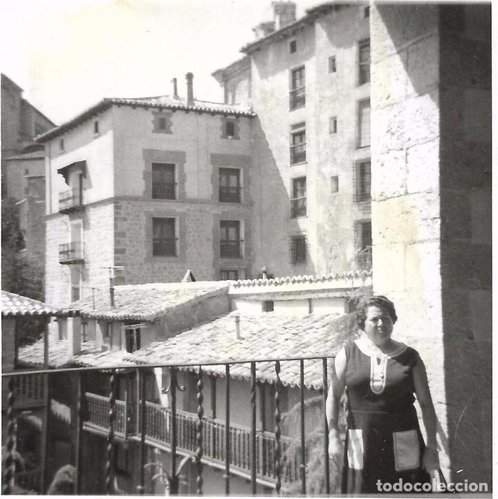 Fotograf&iacute;a antigua: ** AM91 - FOTOGRAFIA - SE&Ntilde;ORA EN UN BONITO PAISAJE