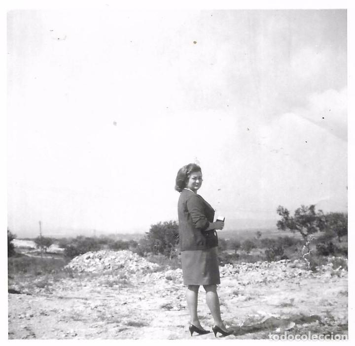 Fotograf&iacute;a antigua: ** AM247 - FOTOGRAFIA - SE&Ntilde;ORA EN EL CAMPO