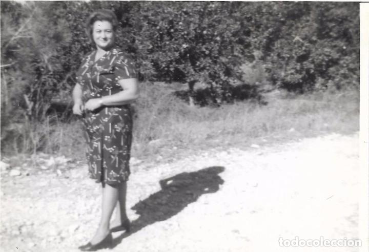 Fotograf&iacute;a antigua: ** AM169 - FOTOGRAFIA - SE&Ntilde;ORA EN EL CAMPO