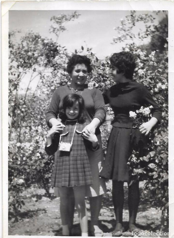 Fotograf&iacute;a antigua: ** SS598 - FOTOGRAFIA - SE&Ntilde;ORA CON DOS JOVENCITAS