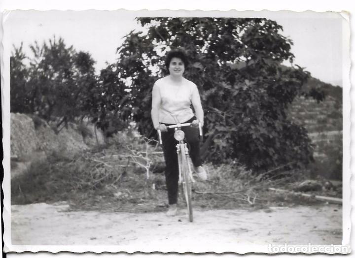 Fotograf&iacute;a antigua: ** SS441 - FOTOGRAFIA - JOVEN CON UNA BICICLETA