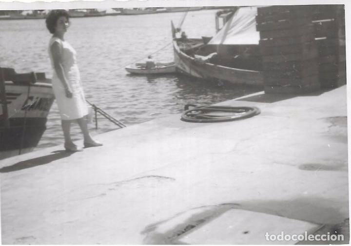 Fotograf&iacute;a antigua: ** SS456 - FOTOGRAFIA - SE&Ntilde;ORA JUNTO AL MAR