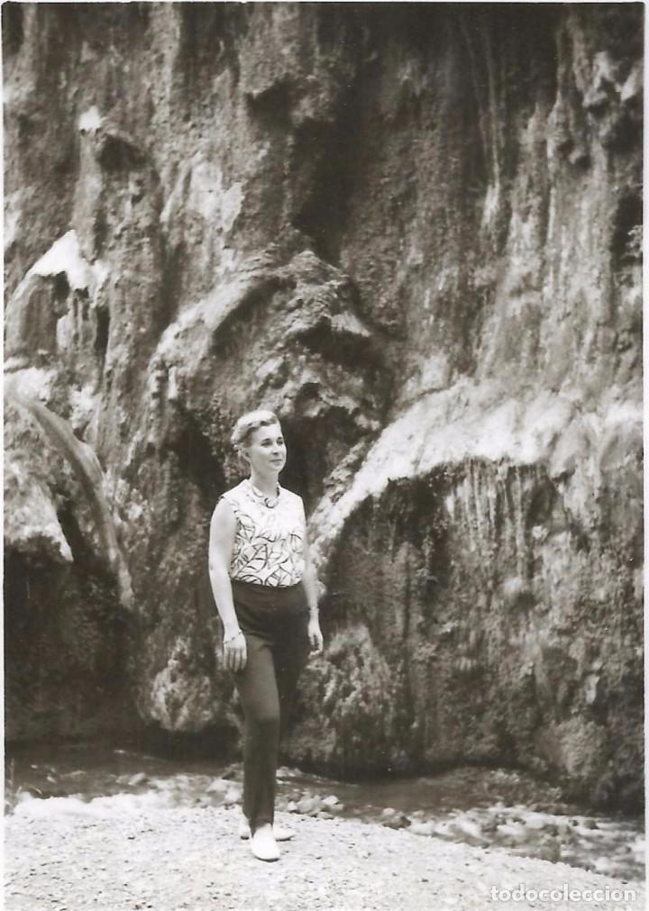 Fotograf&iacute;a antigua: ** SS82 - FOTOGRAFIA - SE&Ntilde;ORA EN EL DESFILADERO DEL DIABLO