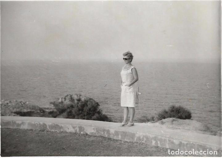 Fotograf&iacute;a antigua: ** T508 - FOTOGRAFIA - SE&Ntilde;ORA EN CABO DE PALOS - 1969