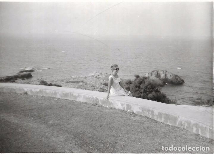 Fotograf&iacute;a antigua: :::: T559 - FOTOGRAFIA - SE&Ntilde;ORA EN CABO DE PALOS - 1969