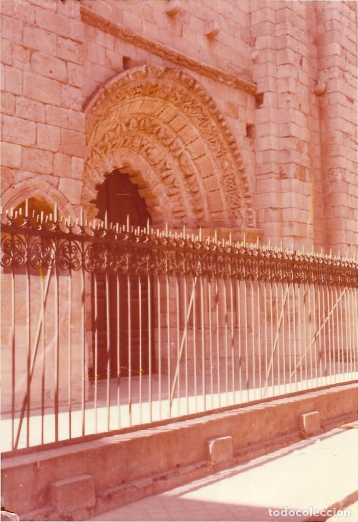 Fotograf&iacute;a antigua: ^^^ AM191 - FOTOGRAFIA - PAISAJE - P&oacute;rtico de la iglesia rom&aacute;nica de La Magdalena