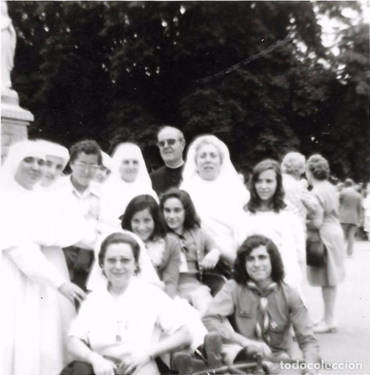 Fotografia antica: ** AM208 - FOTOGRAFIA - GRUPO DE RELIGIOSOS CON UNAS JOVENES