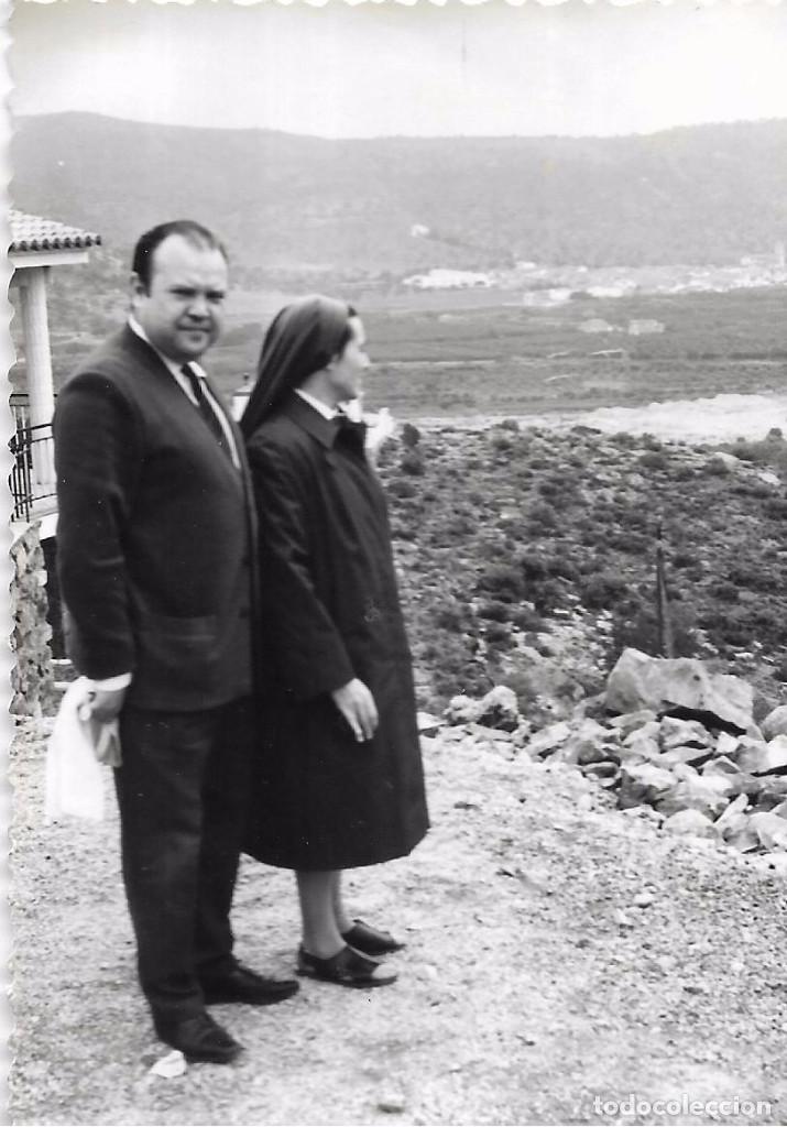 Fotografia antiga: ** T198 - FOTOGRAFIA - CUATRO SE&Ntilde;ORAS CON UNA NI&Ntilde;ITA