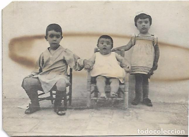 Fotograf&iacute;a antigua: ** FA821 - FOTOGRAFIA PEQUE&Ntilde;O FORMATO - TRES NI&Ntilde;ITOS - 5,5 X 4 CM.