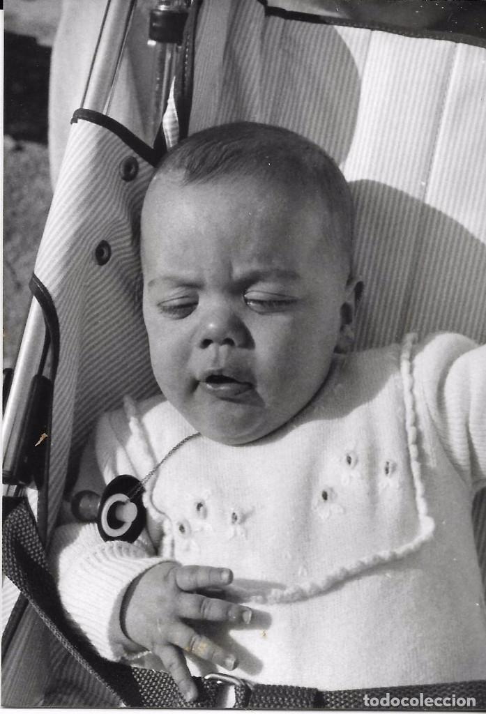 Fotograf&iacute;a antigua: *** AM392 - FOTOGRAFIA - BEBE EN SU SILLITA