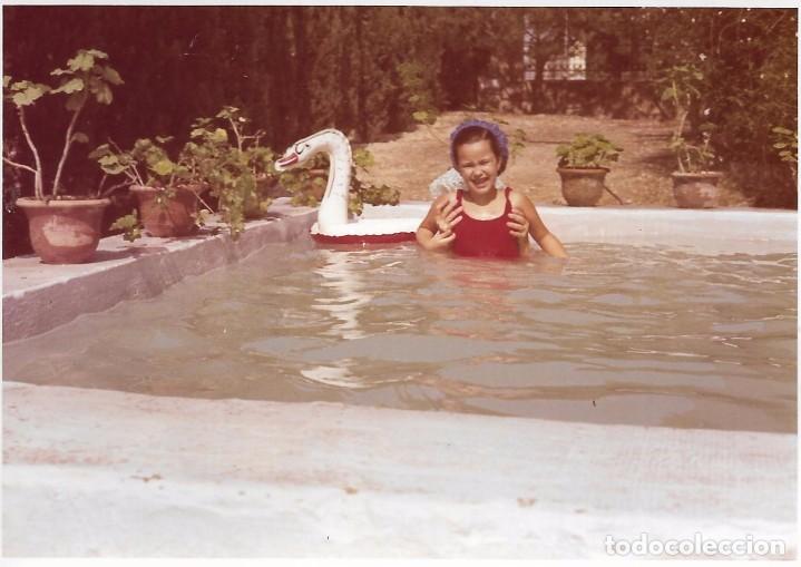 Fotograf&iacute;a antigua: *** AM393 - FOTOGRAFIA - NI&Ntilde;A TOMANDO EL BA&Ntilde;O