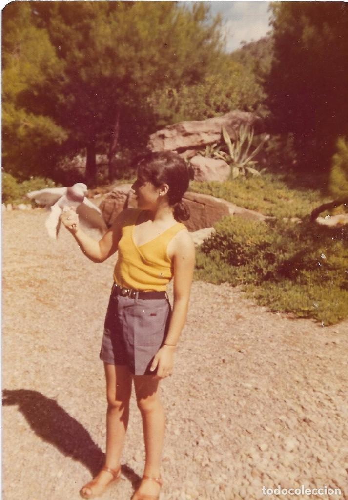 Fotografia antiga: :::: QW449 - FOTOGRAFIA - JOVENCITA CON UN AVE EN LA MANO