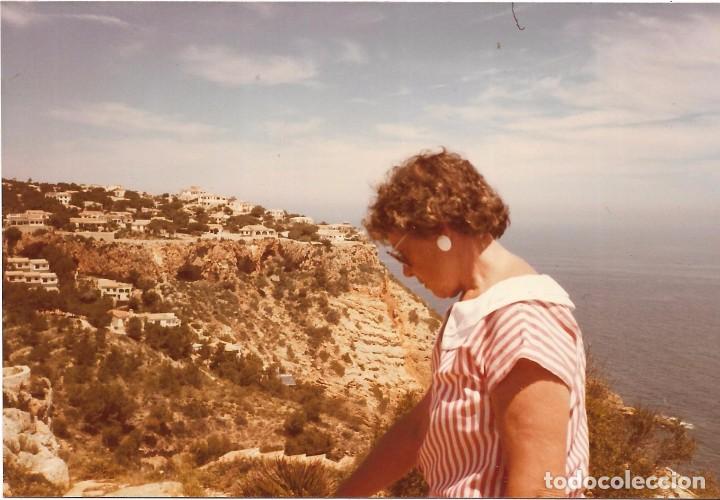 Fotografia antiga: *** QW415 - FOTOGRAFIA - SE&Ntilde;ORA EN UN BONITO PAISAJE